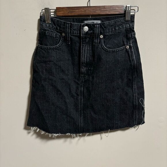 NWT Madewell Rigid Denim Straight Mini Skirt in Hideaway Wash- Size 24 - Picture 4 of 11